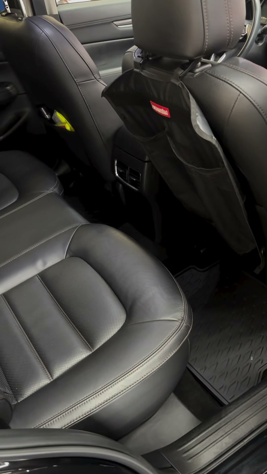 Schwarze Lederrückbank eines aufbereiteten Mazda CX-5